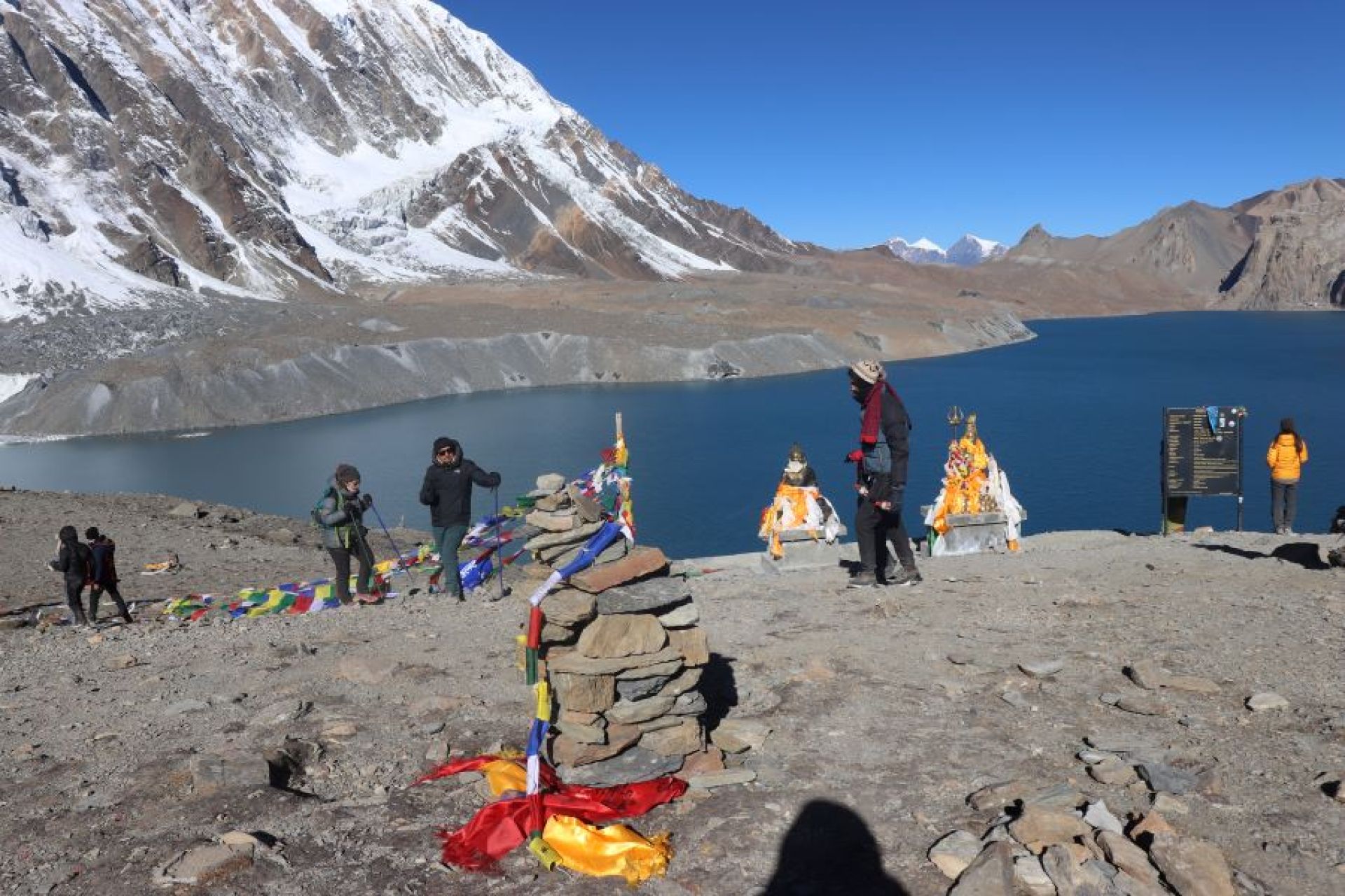 पर्यटकीय आकर्षणको केन्द्र बन्दै मनाङको हिमताल
